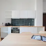 Hacca Collection - Luxury 3br Center Apartment