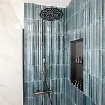 Hacca Collection - Luxury 3br Center Apartment *