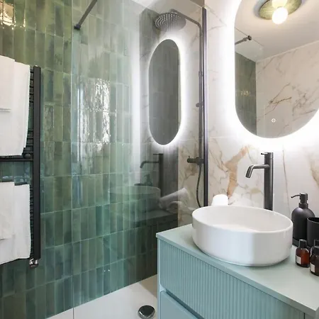 Hacca Collection - Luxury 3br Center Apartment *