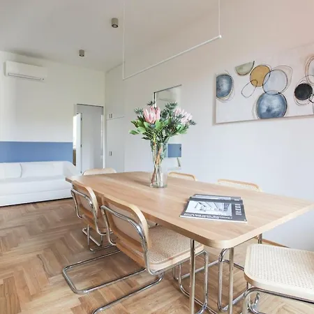 Hacca Collection - Luxury 3br Center Apartment *