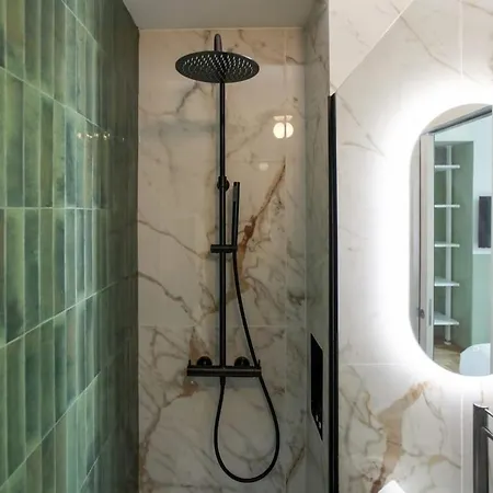Hacca Collection - Luxury 3br Center Apartment *