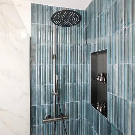 Hacca Collection - Luxury 3br Center Apartment *